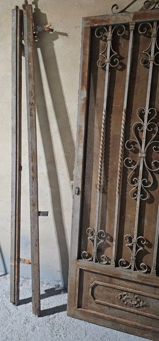Puerta forja antigua