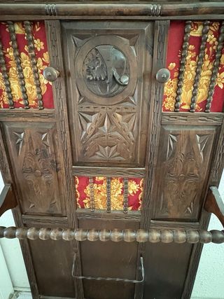 Perchero antiguo de madera tallada