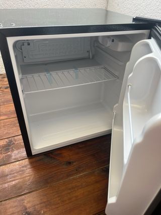 Mini nevera Cecotec 46L - Negra