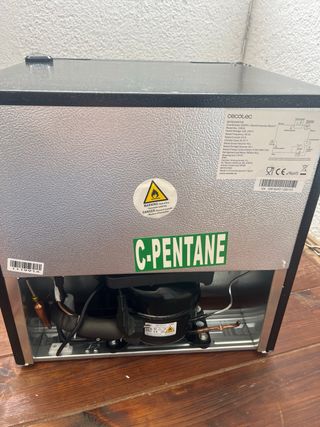 Mini nevera Cecotec 46L - Negra