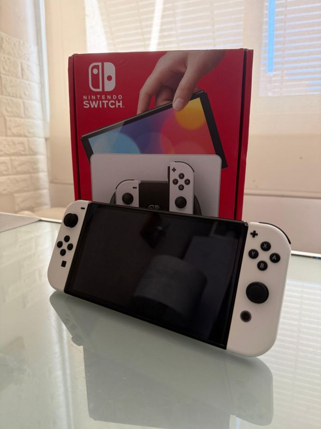 Nintendo Switch OLED + Regalo
