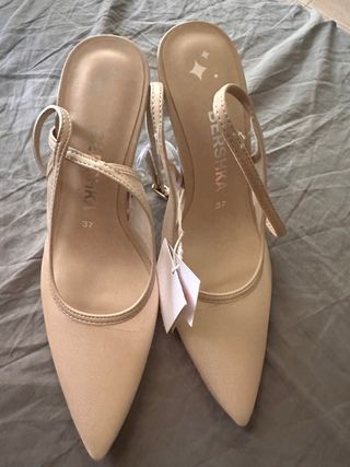 Tacones beige Bershka 37