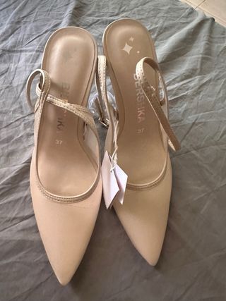 Tacones beige Bershka 37