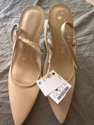 Tacones beige Bershka 37