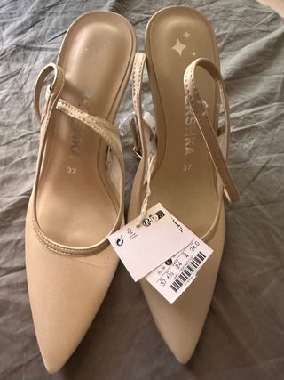Tacones beige Bershka 37