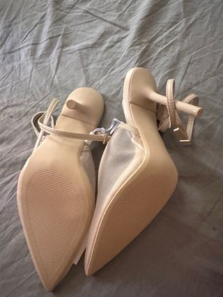 Tacones beige Bershka 37