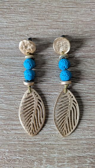 Pendientes dorados y turquesa