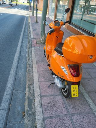 Vespa Sprint 50 2018  naranja (color original)