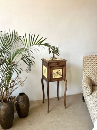 Mesita auxiliar- velador estilo francés restaurada