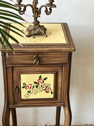 Mesita auxiliar- velador estilo francés restaurada