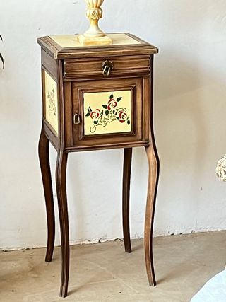 Mesita auxiliar- velador estilo francés restaurada