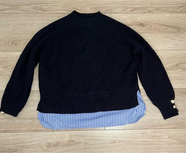 Suéter azul con camisa a rayas , Mujer