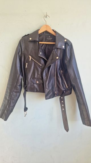 Chaqueta cuero negra Stradivarius