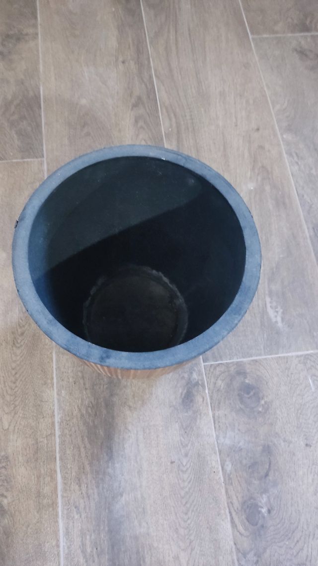 Cubre Macetero marrón de madera