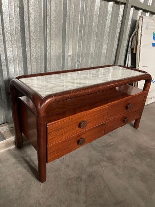 Cómoda vintage de madera y marmol 