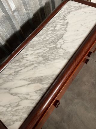 Cómoda vintage de madera y marmol 