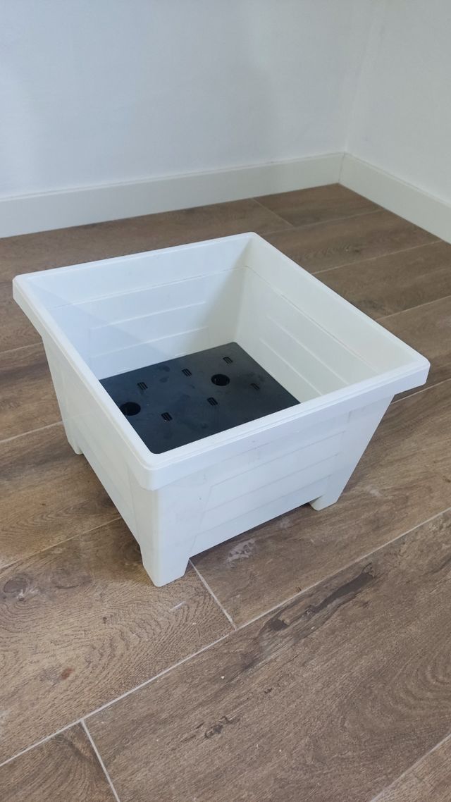 Macetero plástico blanco Autoriego