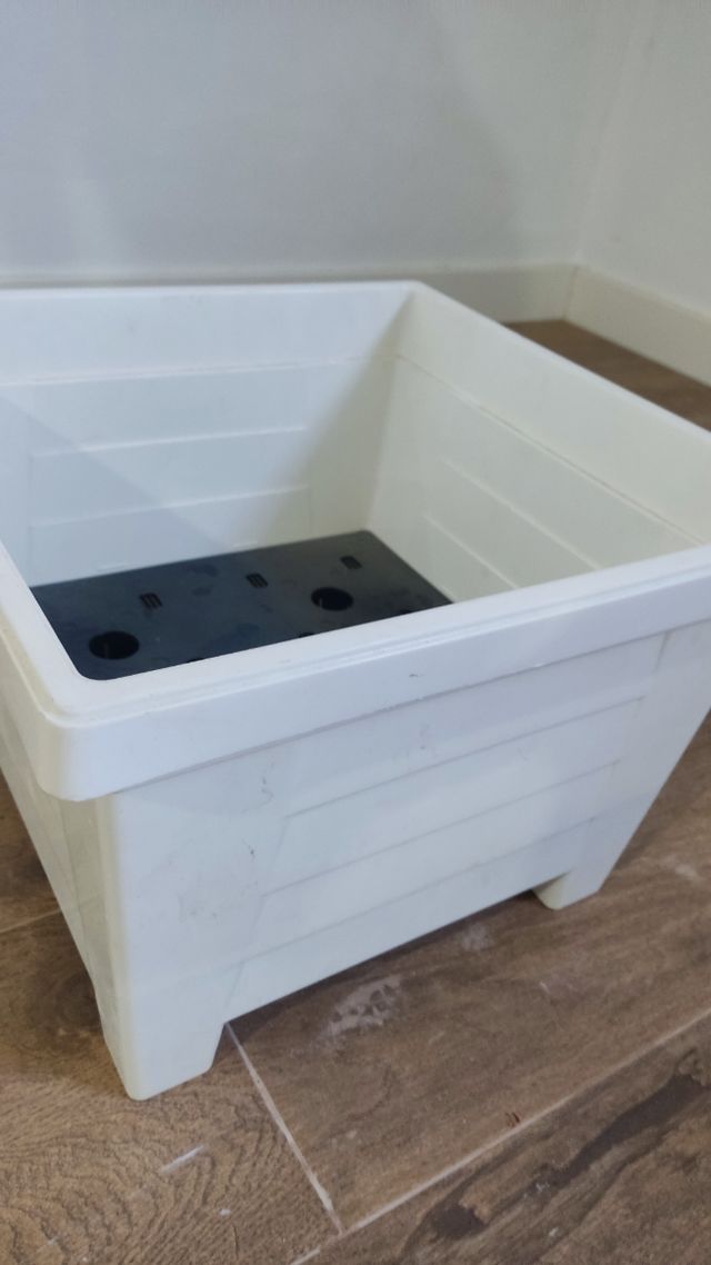 Macetero plástico blanco Autoriego