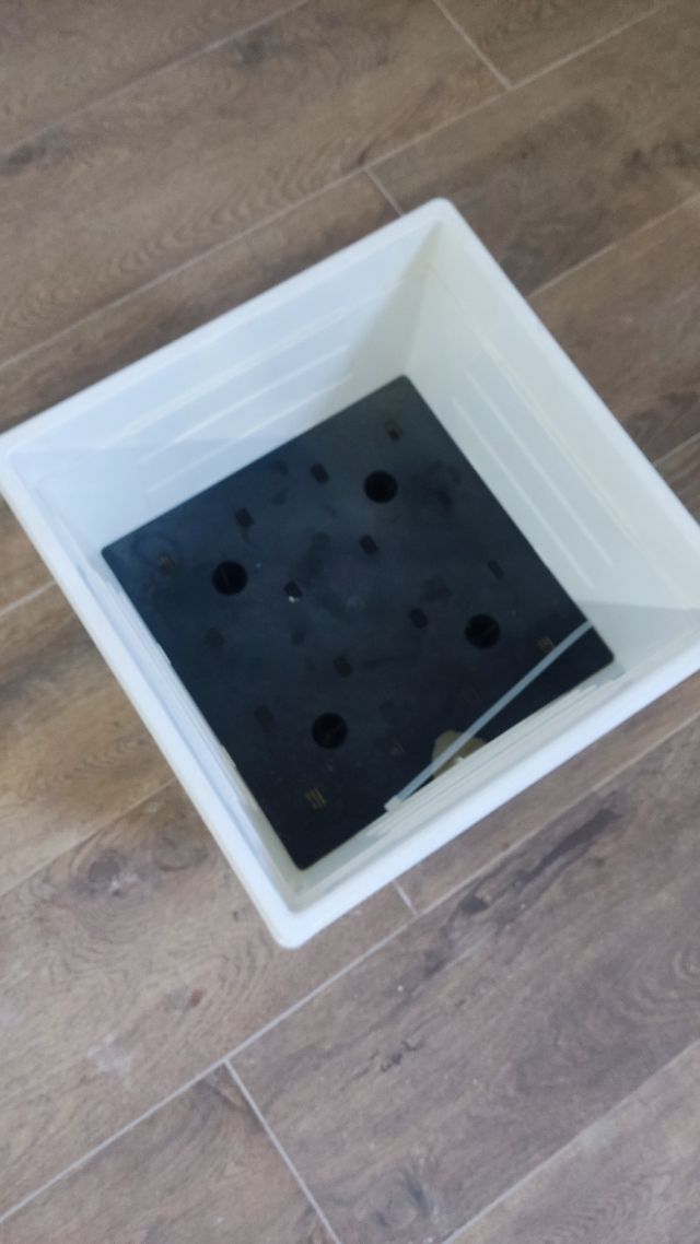 Macetero plástico blanco Autoriego