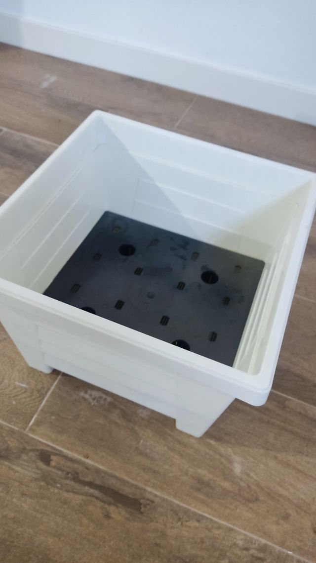 Macetero plástico blanco Autoriego