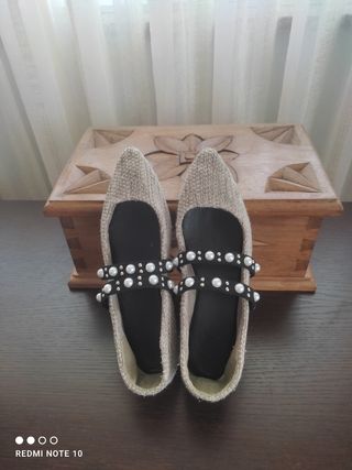 Manoletinas beige con perlas