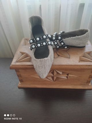 Manoletinas beige con perlas