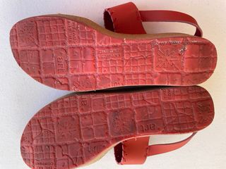 Sandalias rojas cuña