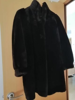 Abrigo marrón de mouton