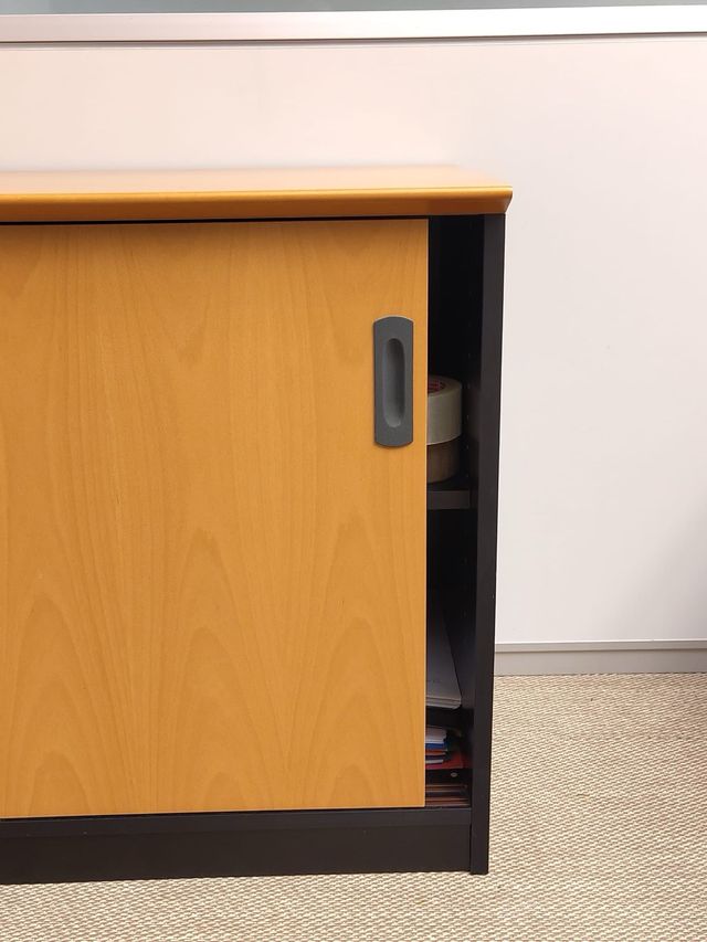 Armario madera con puertas correderas