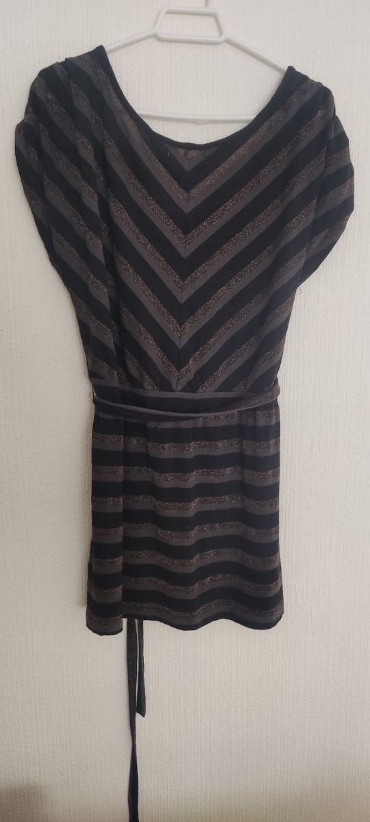 Vestido Springfield negro y dorado M