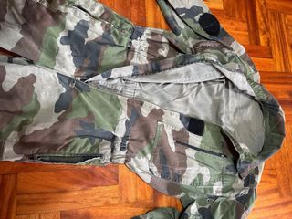 Mono militar ignifugo camuflaje