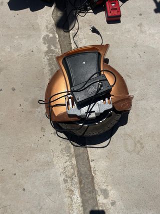 Unirueca eléctrica dorada