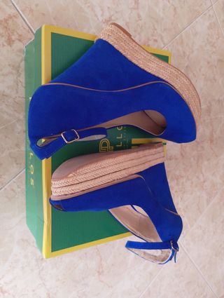 Zapatos cuña color azul, n°38. 