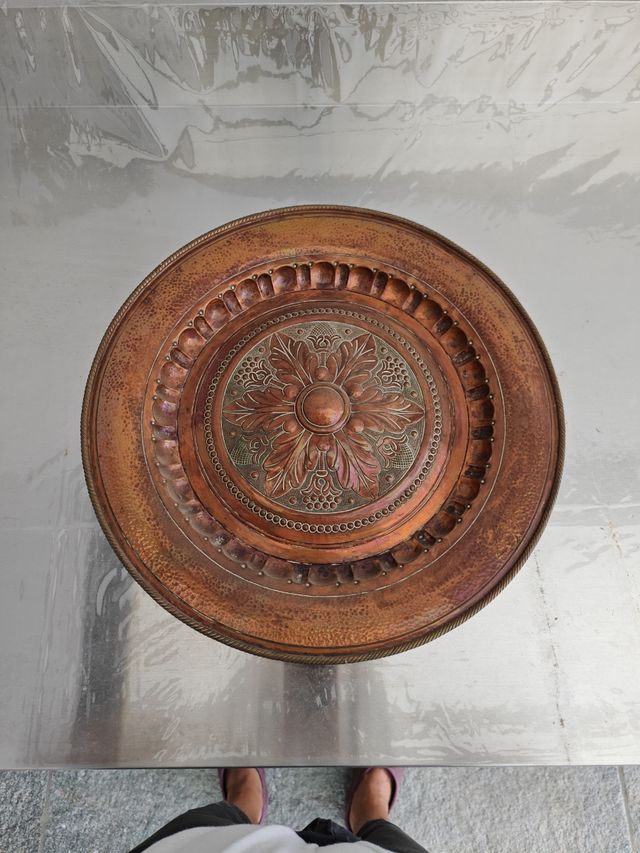 Piatto antico in rame lavorato