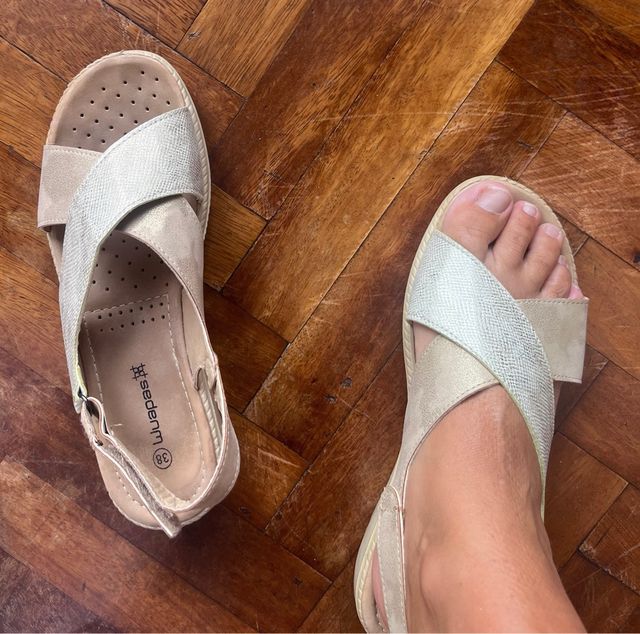 Sandálias Wuapas bege-prata 38