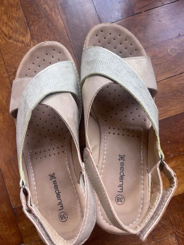 Sandálias Wuapas bege-prata 38