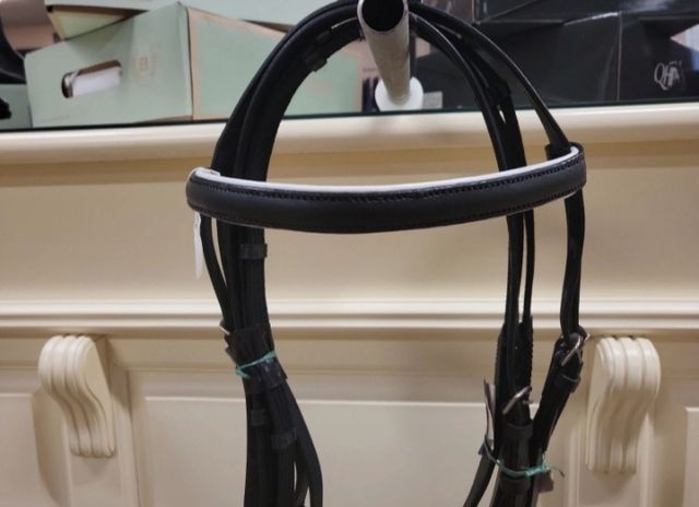 Cabezada inglesa cuero COB negra