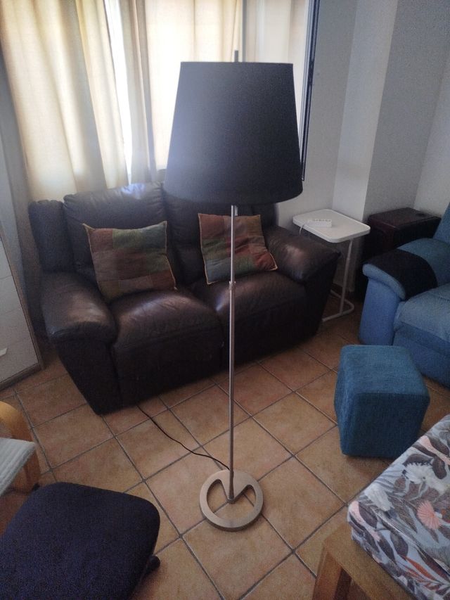 Lámpara pie moderna - negra y plata