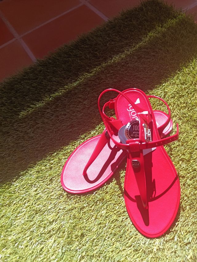 - Sandali bassi rossi Igor