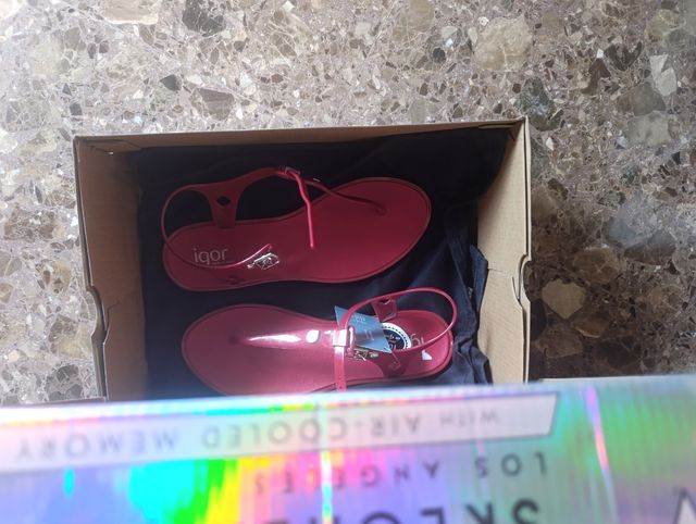 - Sandali bassi rossi Igor