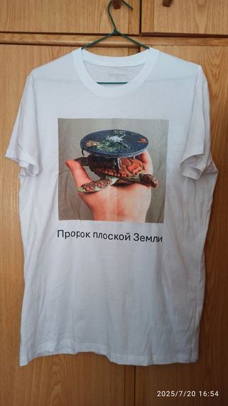 Camiseta unica con frase L nueva. Hombre