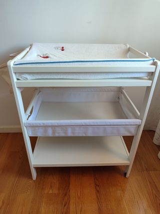 Cambiador bebé blanco. Sencillo y práctico. 