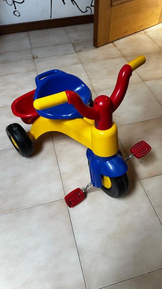 Triciclo infantil colorido