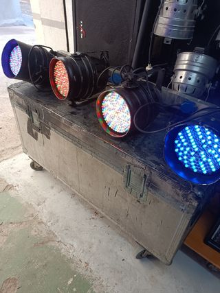 4 proyectores LED RGB