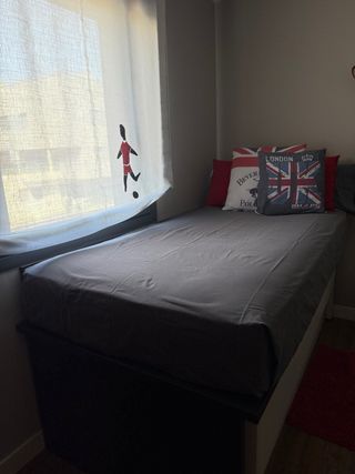 Habitación juvenil: cama nido + mesita
