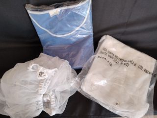 Bata blanca papel+ conjunto de chaqueta y pantalón