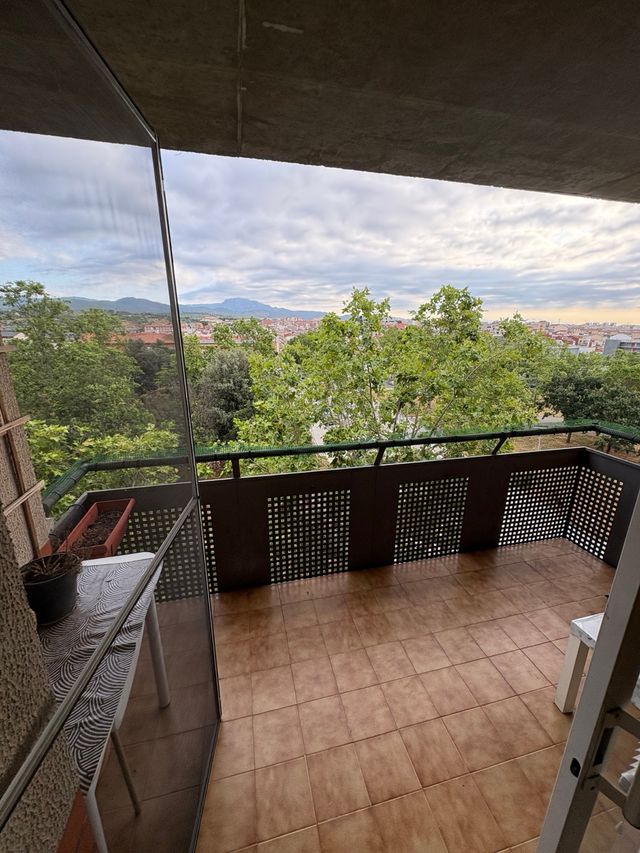 VENDO PISO Y PARKING TERRASSA ROC BLANC