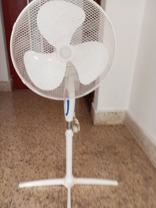 Ventilador pie 40cm giratorio 45W