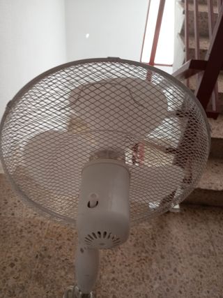 Ventilador pie 40cm giratorio 45W