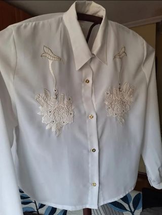 Blusa blanca bordada - Talla 48